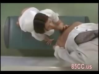 Paskudne pielęgniarka daje brudne wideo serwis do doktor