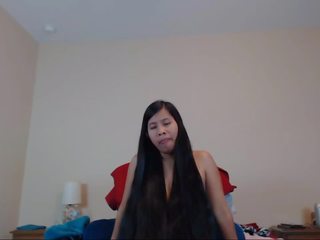 Mooi lang haired aziatisch striptease en hairplay: hd seks video- a9