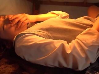 Pt2 secretamente mischief en la unprotected inferior cuerpo en la kotatsu
